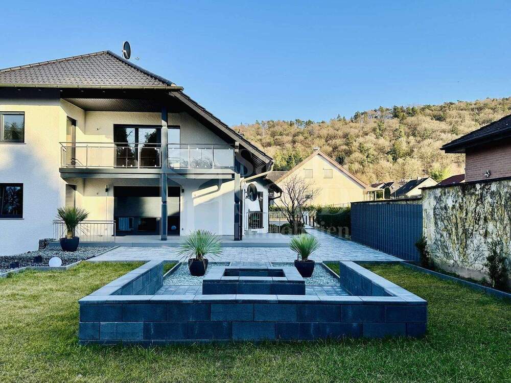 Thumbnail-Luxuriöses Zweifamilienhaus mit Einliegerwohnung in Kirkel-Neuhäusel - bezugsfertig, Garten & Garage