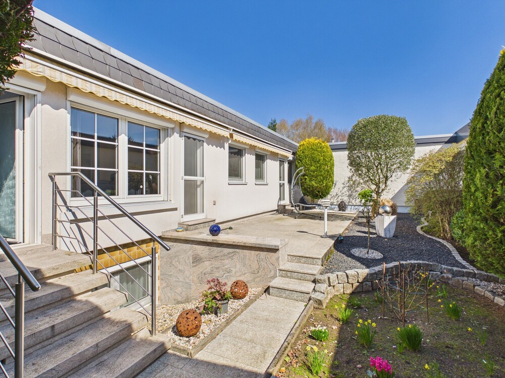 Thumbnail-Einzigartiger Atrium-Bungalow in Maintal-Bischofsheim mit EBK, Traumgarten und Garage