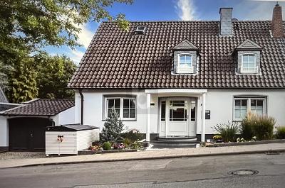 Thumbnail-LUXURIÖSES TRAUMHAUS MIT POOL