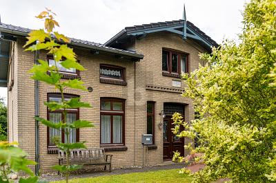 Thumbnail-HISTORISCHES WOHNENSEMBLE MIT KUTSCHERHAUS