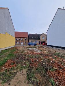 Thumbnail-EINTAUCHEN IN GLASKLAREN QUELLSEEN