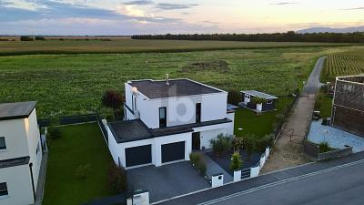 Thumbnail-IHR TRAUM AN DER DEUTSCH-FRANZÖSISCHEN GRENZE