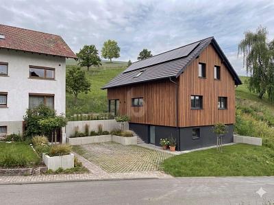 Thumbnail-EIGENER TRAUM MIT TOLLEM BLICK INS TAL