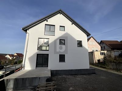 Thumbnail-PLATZ FÜR DIE GANZE FAMILIE UND MEHR