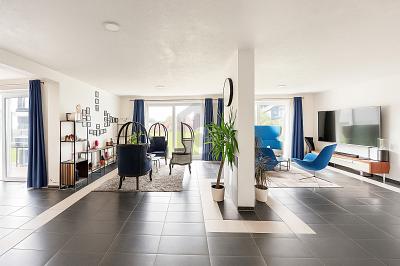 Thumbnail-FAMILIENANWESEN MIT VIEL PLATZ + KINO + POOL ETC