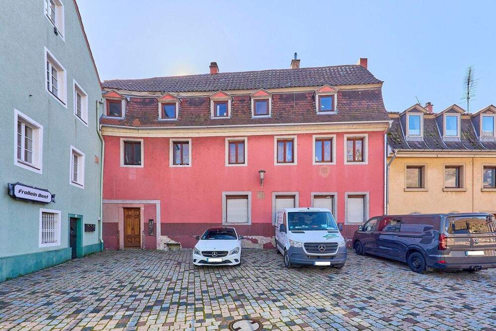 Thumbnail-Denkmalgeschütztes 7-Parteienhaus - Kapitalanlage mit klar definiertem Sanierungspotenzial