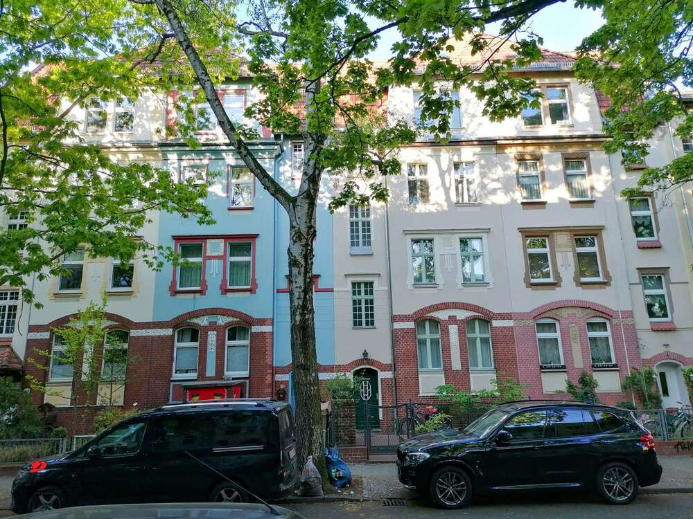 Thumbnail-Berlin-Reinickendorf – Altbau-MFH mit 4 WE & Ausbaupotenzial