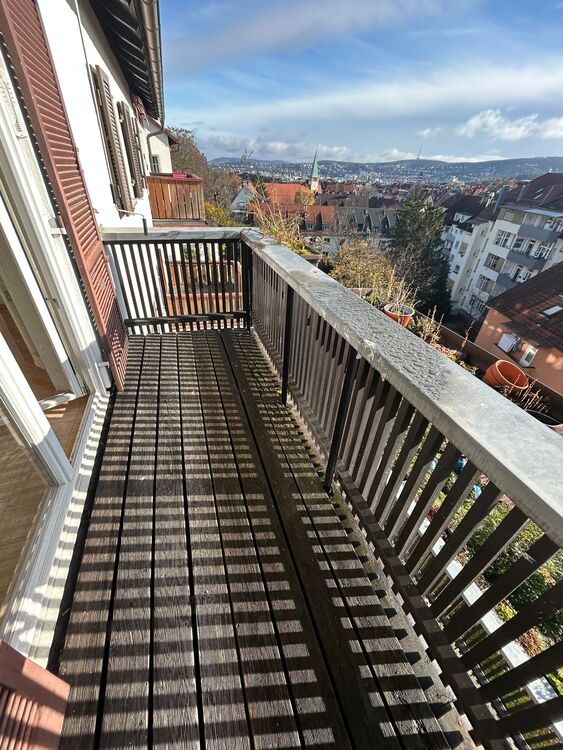 Thumbnail-Zwei Zimmer mit Weitblick - Sanierte Wohnung im 1. OG und Balkon