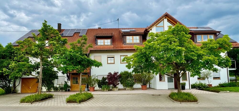 Thumbnail-Stilvolle, neuwertige 3-Zimmer-DG-Wohnung mit Balkon und Einbauküche