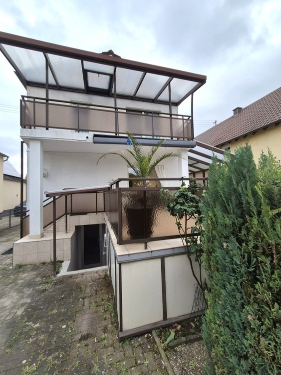 Thumbnail-Chic & modern: Doppelhaushälfte mit Garten und vermietbarem 2-ZKB-Apartment