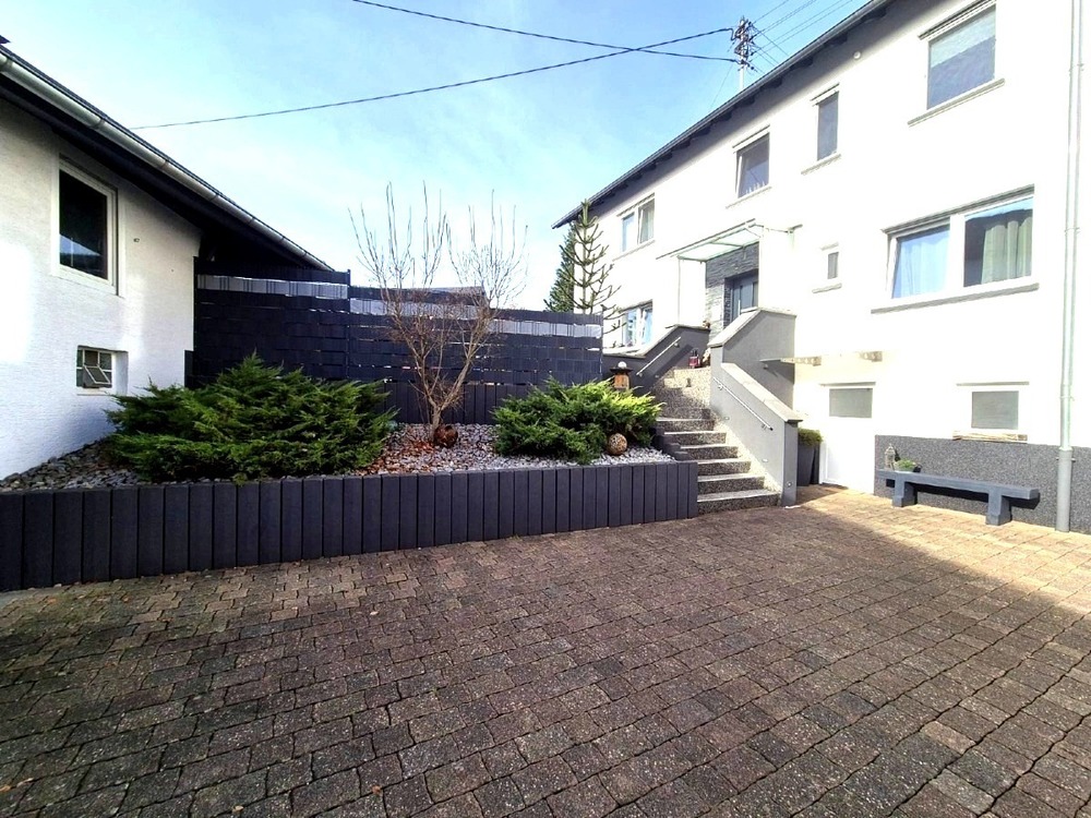 Thumbnail-Wohnen für zwei Generationen: Poolbereich mit Außenbar & barrierefreiem EG