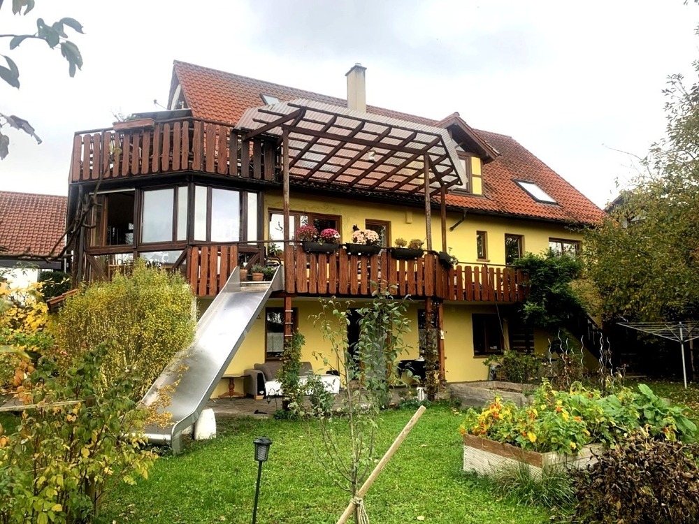 Thumbnail-Großzügiges Einfamilienhaus mit Einliegerwohnung