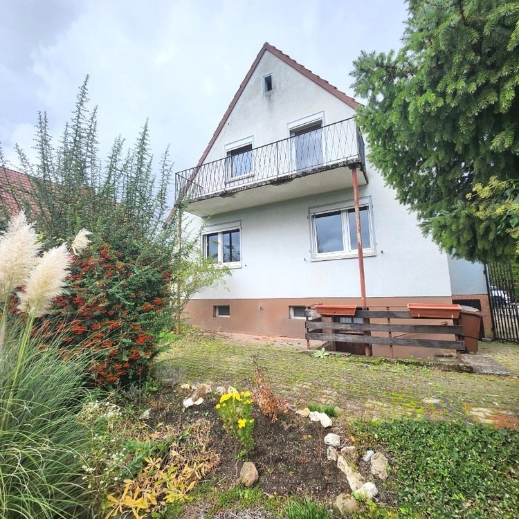 Thumbnail-Einfamilienhaus mit Weitblick, neuem Heizsystem und schönem Gartenbereich – ideal zum Neugestalten