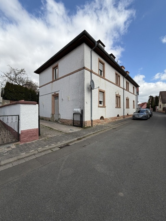 Thumbnail-Attraktive Doppelhaushälfte mit hoher Rendite in Kerzenheim