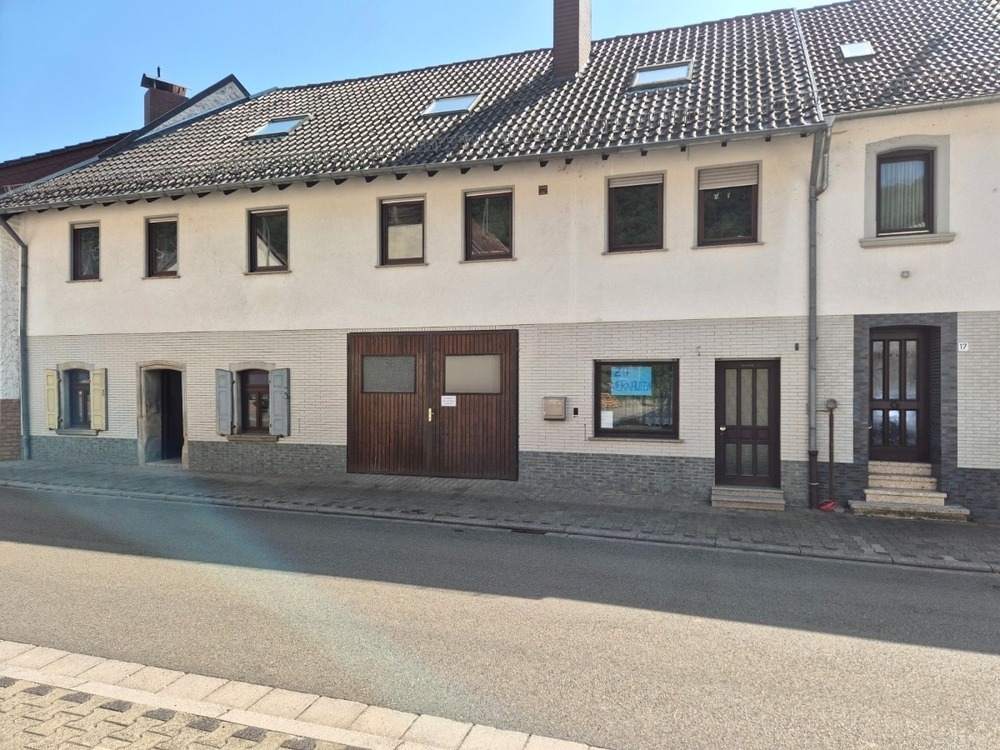 Thumbnail-Vielseitiges Zweifamilienhaus mit Gewerbemöglichkeit, zahlreichen Stellplätzen u. idyllischem Garten