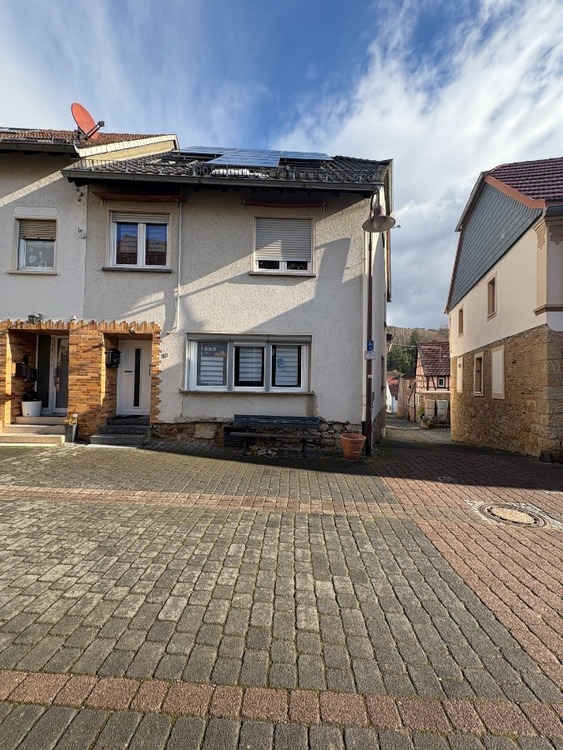 Thumbnail-Großzügiges Einfamilienhaus mit Dachterrasse, Scheune und zusätzlichem Grundstück
