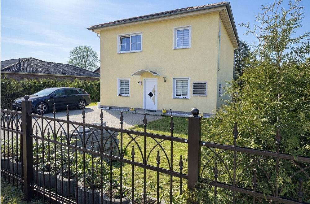 Thumbnail-Berlin-Biesdorf: Stilvolle Stadtvilla auf 490 m² GST inkl. Terrasse & Garten in ruhiger Wohnlage !