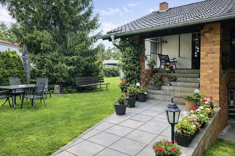 Thumbnail-Stadtlage Oranienburg - gepflegtes EFH mit Terrasse, 2 Garagen, Vollkeller & Dachboden