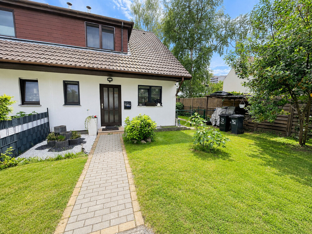 Thumbnail-modernisierte DHH in Berlin-Rudow auf 396 m² Grundstück – Garten, 2 Stellplätze in ruhiger Wohnlage!