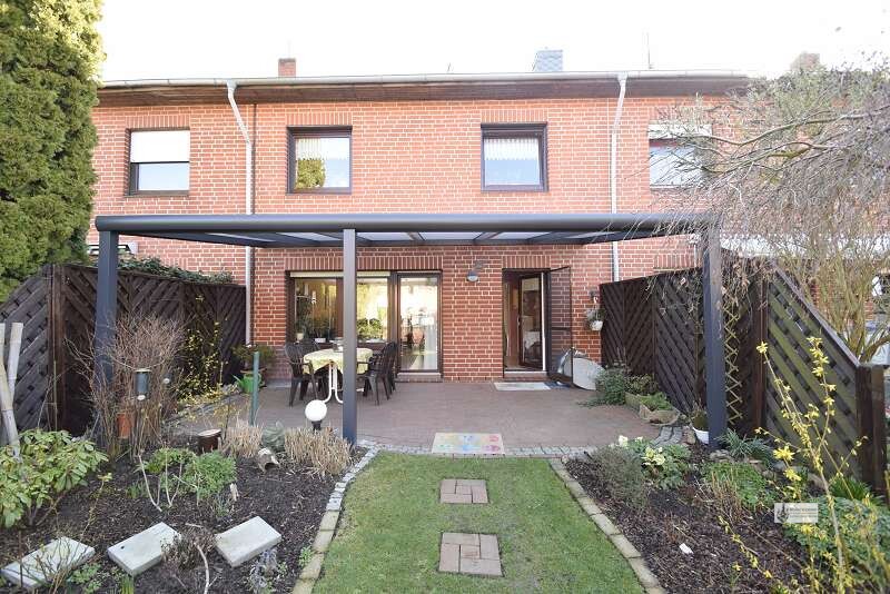 Thumbnail-Reihenmittelhaus Ideal für Familie mit 2 Kindern + 2 Garagen + Einbauküche + Garten mit Holzhaus