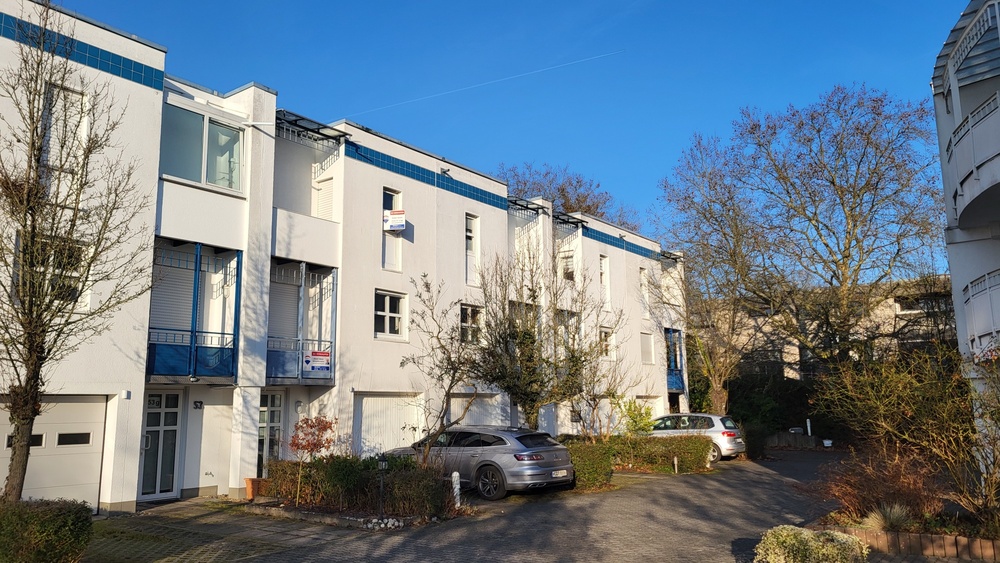 Thumbnail-Wieder verfügbar! RMH mit Garage, 2 Balkonen, Garten und Terrasse