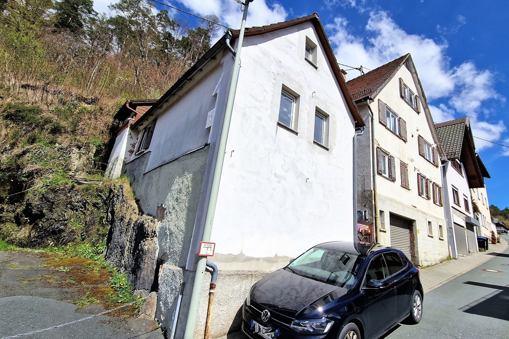 Thumbnail-Top Angebot: 1 Grundstück, 3 Gebäude, bis zu 5 WE, davon 3 vermietet