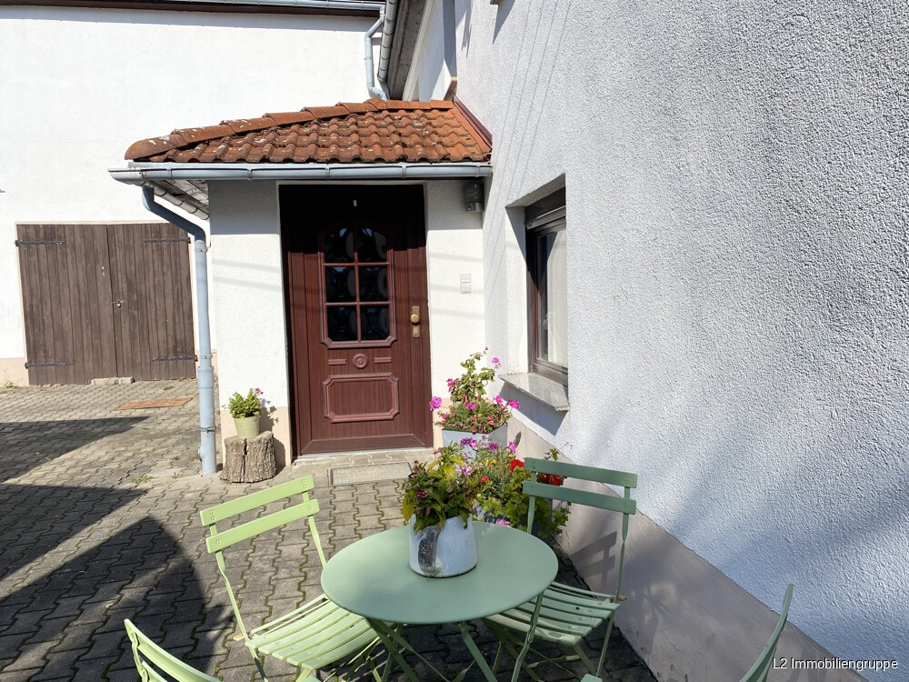 Thumbnail-Idyllisch gelegener 2-Seitenhof mit Zweifamilienhaus, Scheune und sehr großem Grundstück mit Pool