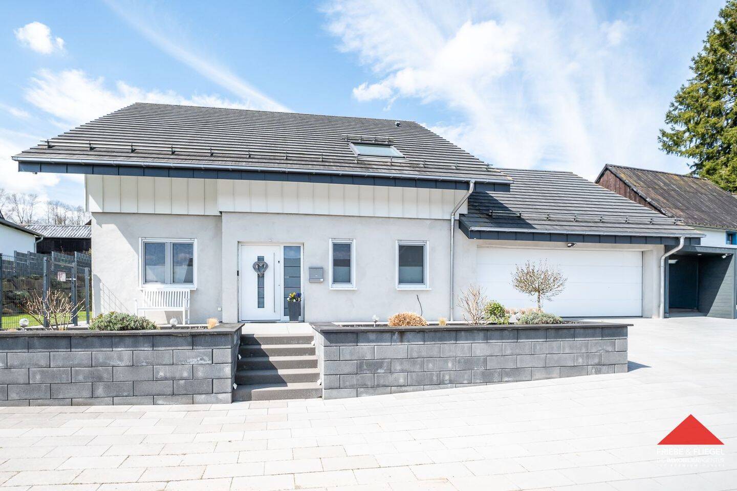 Thumbnail-Freistehendes Einfamilienhaus mit Doppelgarage in ruhiger Randlage von Meinerzhagen