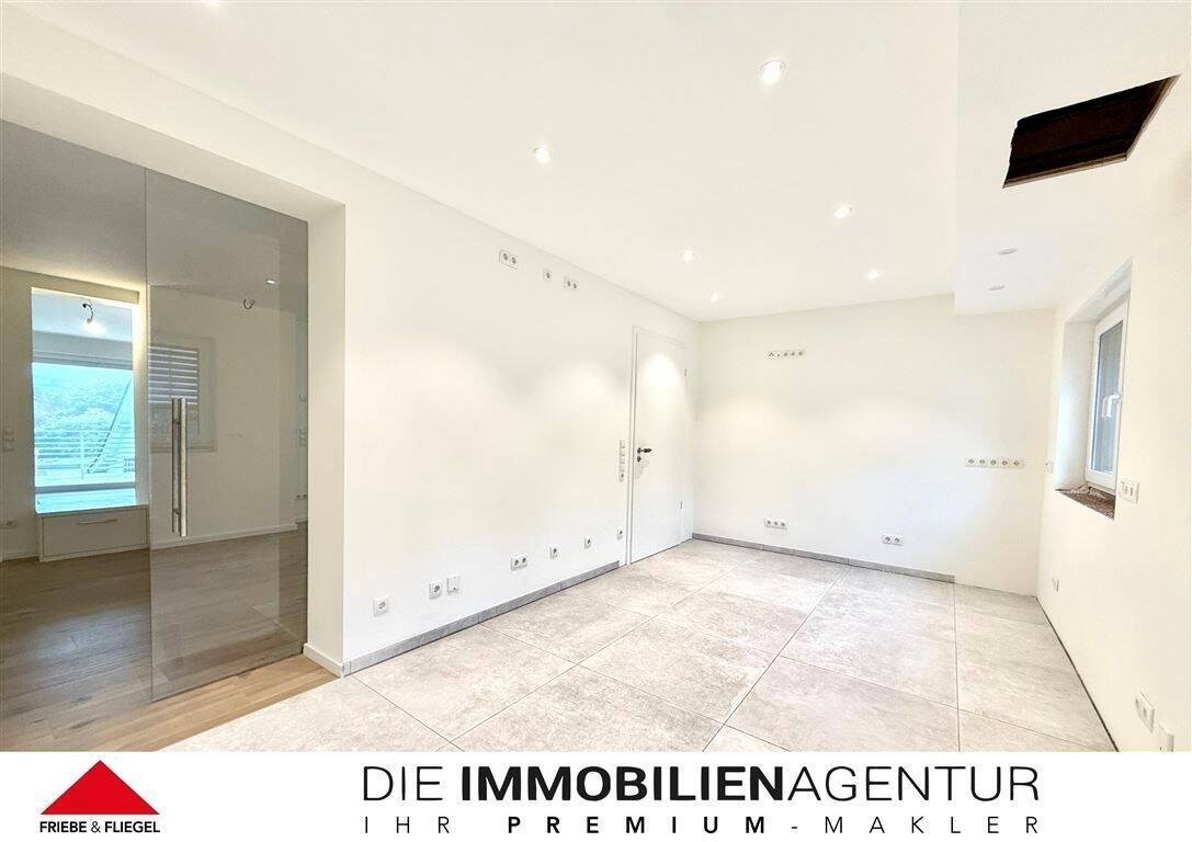 Thumbnail-Luxuriöse Mietwohnung im Erdgeschoss mit Kamin, Balkon und Terrasse