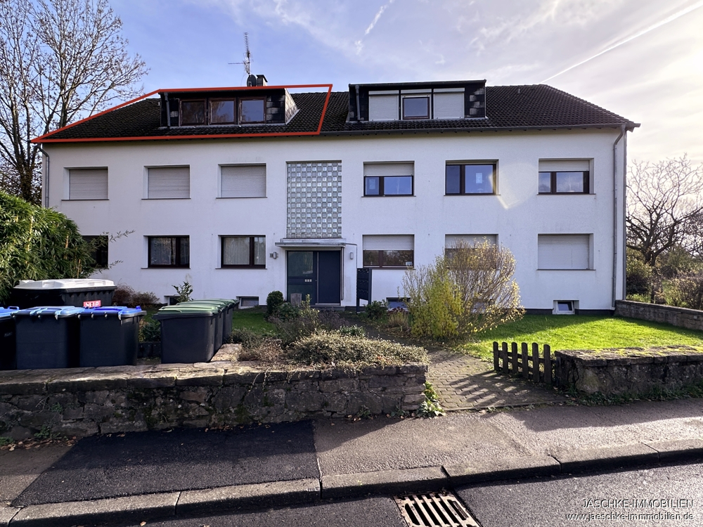 Thumbnail-JÄSCHKE - Großzügige 4-Zimmer-Dachgeschosswohnung mit Gartenanteil und Garage