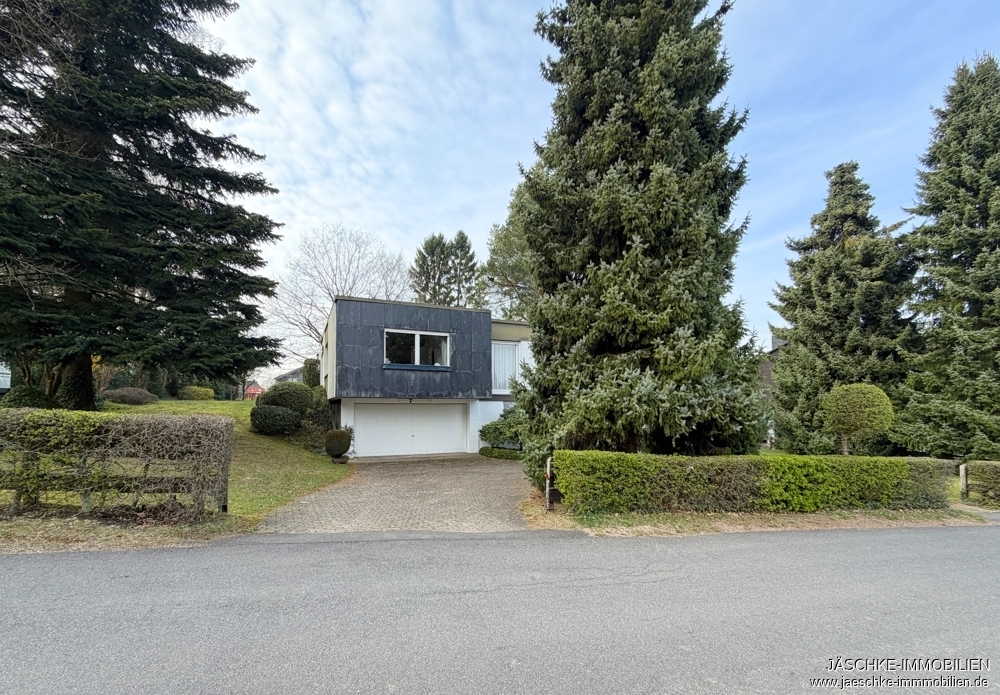 Thumbnail-JÄSCHKE - Großzügiges Einfamilienhaus mit Potenzial auf traumhaftem Grundstück in Roetgen-Rott