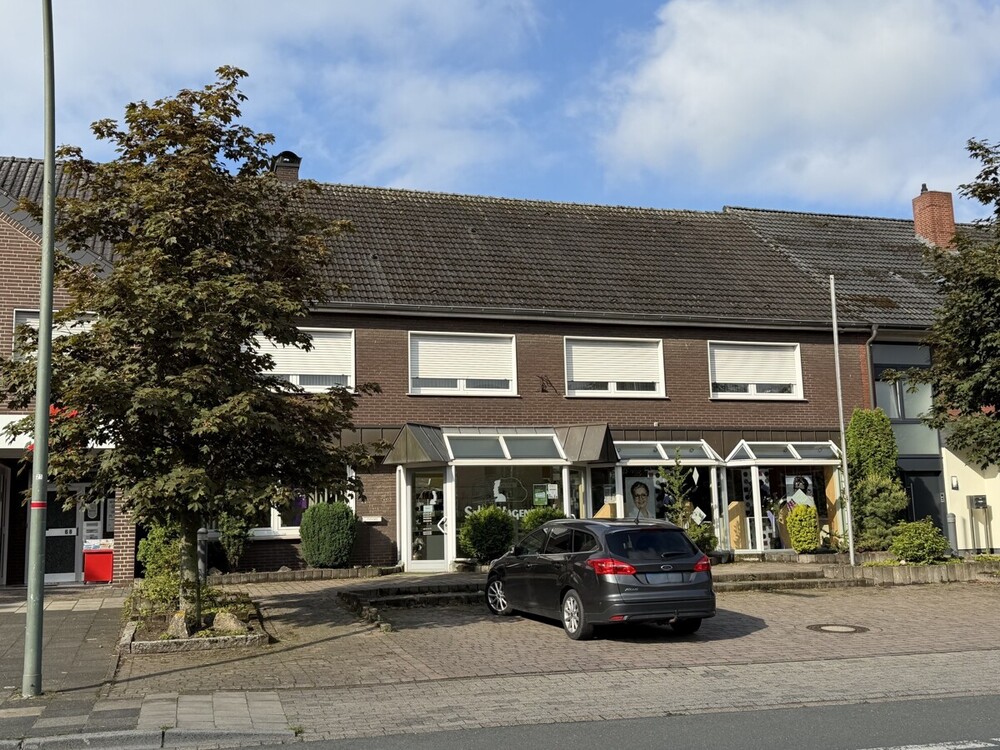Thumbnail-WuG-Haus mit etabliertem Friseursalon und bezugsfreier Wohneinheit zentral in Vorhelm!