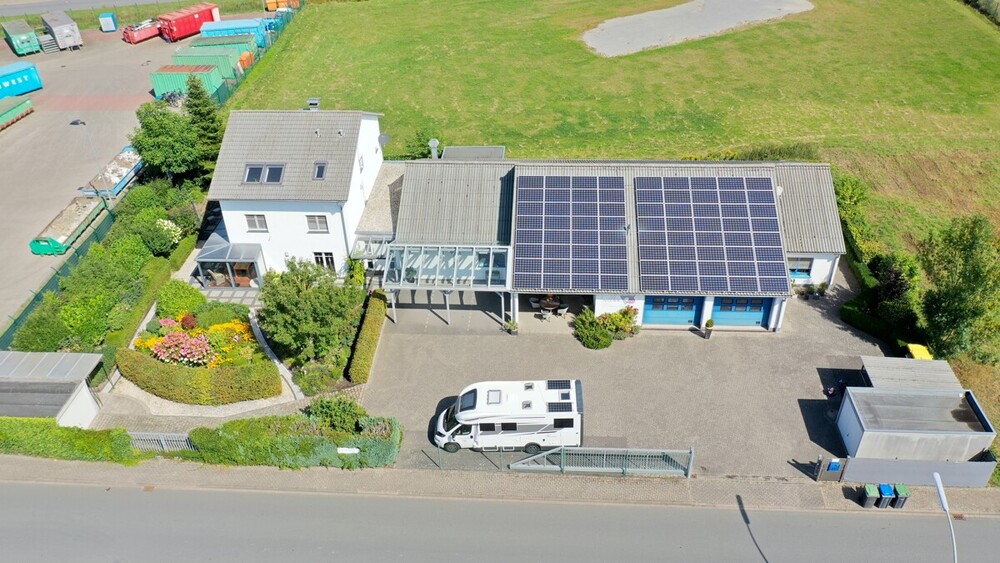 Thumbnail-Großzügiges Wohnen und Arbeiten vereint Einfamilienwohnhaus mit Gewerbeeinheit!