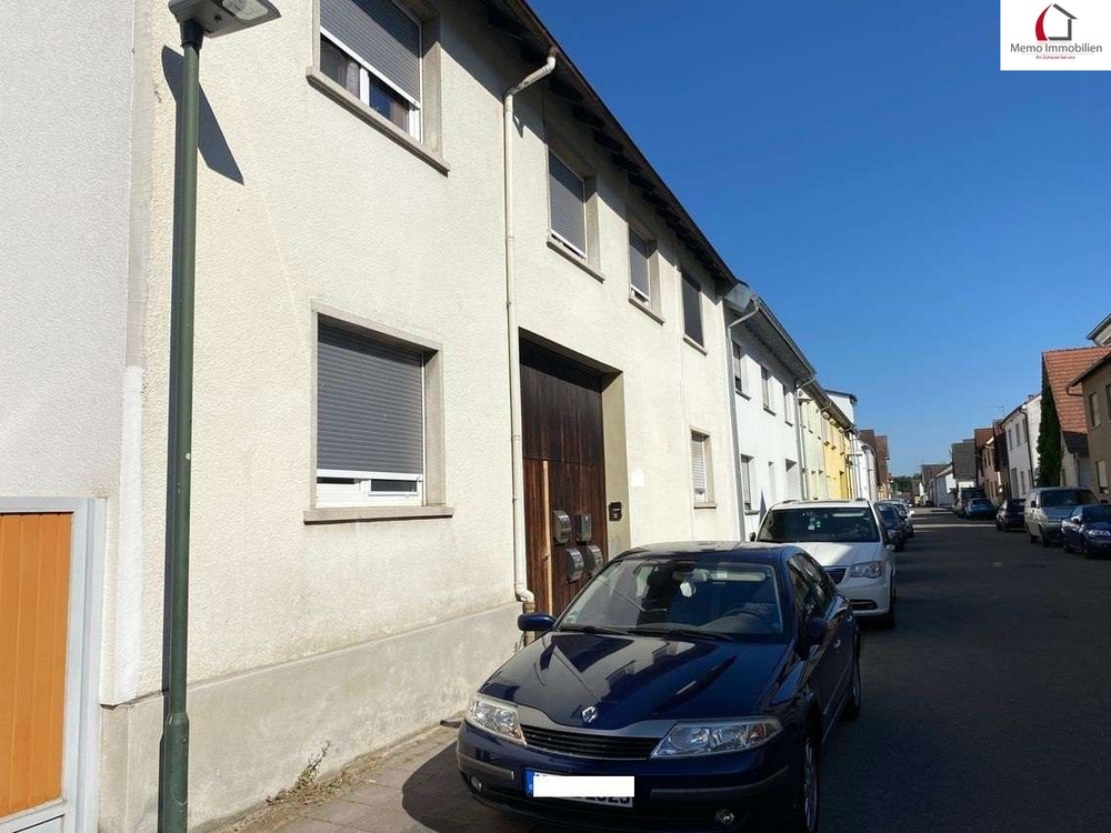 Thumbnail-°°° MEHRFAMILIENHAUS MIT 4 WOHNUNGEN, 3 GARAGEN, GARTEN UND AUSBAUPOTENZIAL °°°