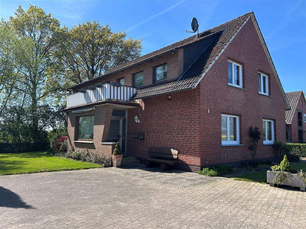 Thumbnail-Interessantes Wohnhaus mit 2 Wohnungen, Nebengebäude und Grünland