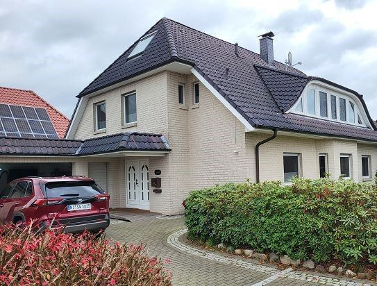 Thumbnail-Junges Zweifamilienhaus mit Doppelgarage und großer Bürofläche - Preis auf Nachfrage.