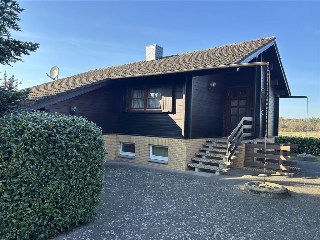 Thumbnail-Charmantes Blockbohlenhaus mit Sonnenterrasse mit tollem Weitblick u. einer beheizbaren Vollkeller.