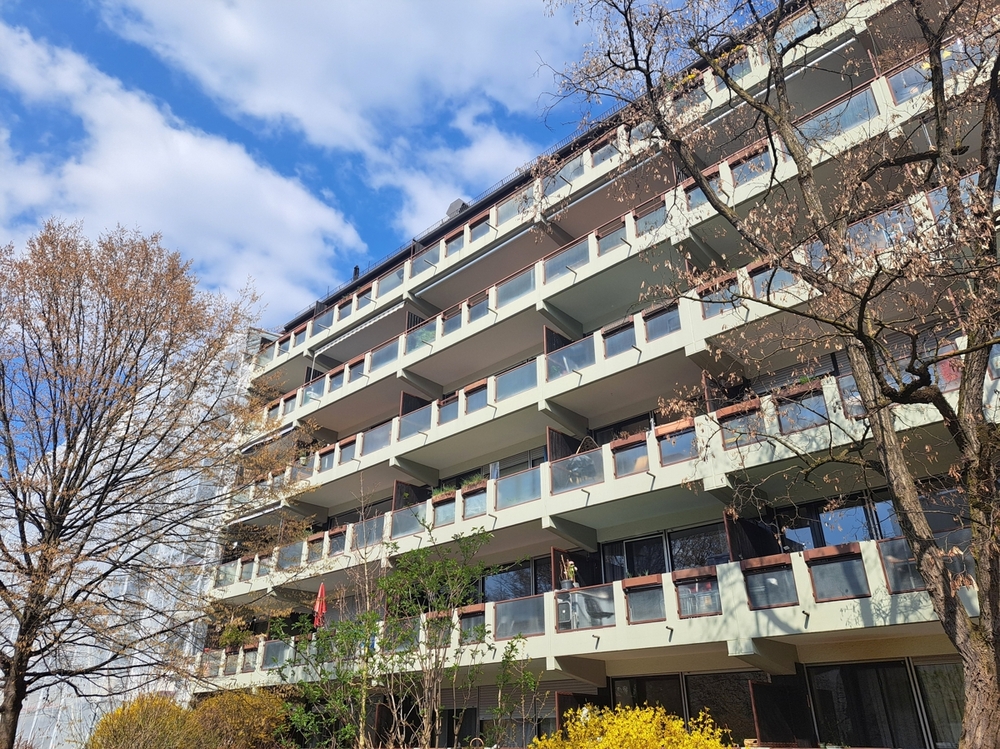 Thumbnail-Helle 3-Zimmer-Wohnung in der obersten Etage in Neuhausen am Olympiapark-Süd