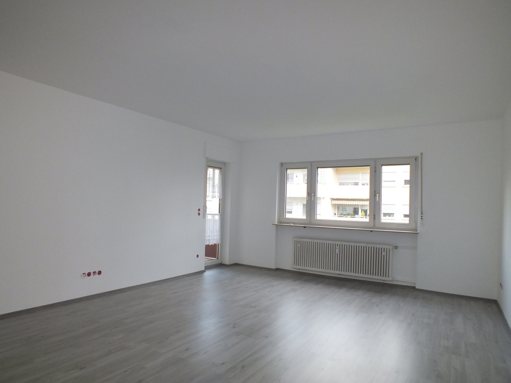 Thumbnail-Frisch renovierte 3 Zimmer Wohnung mit ca. 75m² Wohnfläche mit Balkon und Garage