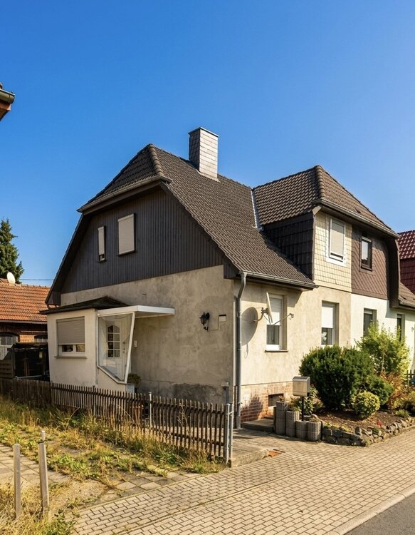 Thumbnail-Dorndorf, Doppelhaushälfte + Nebengeb.