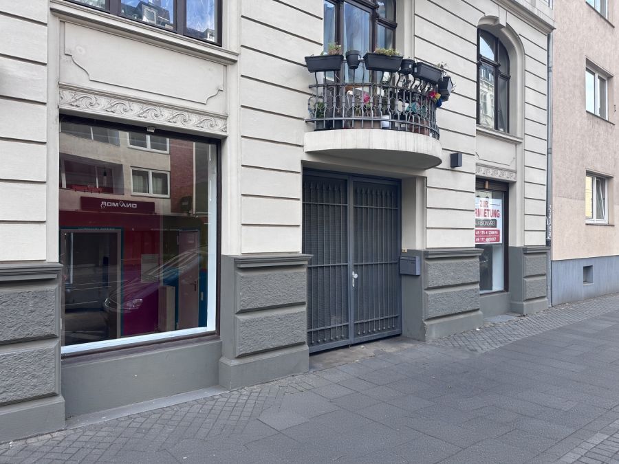 Thumbnail-2 helle Laden-Bürofläche mit zwei Eingängen in Köln-Neustadt-Süd. Ideal für Coworking, Start-ups oder Agenturen.