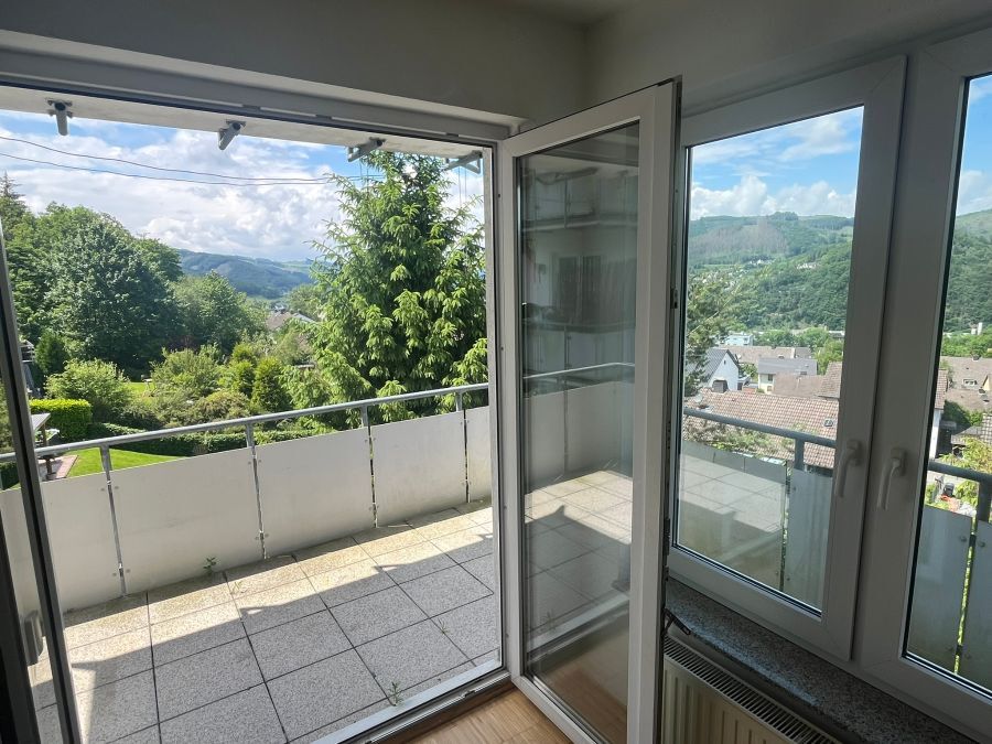 Thumbnail-3 Zi. Balkon W, Küche, Bad, Flur, Gäste Bad, Diele EGre