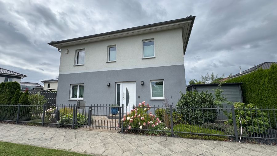 Thumbnail-Provisionsfrei* Freistehendes Einfamilienhaus in familienfreundlicher Lage - ruhig gelegen mit guter Verkehrsanbindung