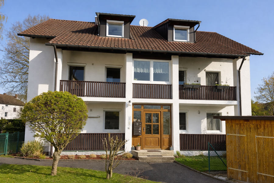 Thumbnail-Provisionsfrei* Mehrfamilienhaus mit 6 Wohneinheiten und Entwicklungspotenzial in Oberreichenbach bei Herzogenaurach - Provisionsfrei -