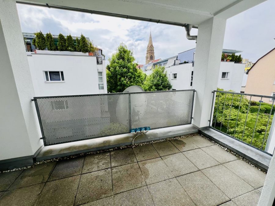Thumbnail-Provisionsfrei, teilmöblierte, helle 3,5-Zi.-Whg. 74qm mit EBK, Loggia, Gäste-WC und Abstellkammer im Herzen von S-Zuffenhausen, bezugsfrei ab 01.10.2026
