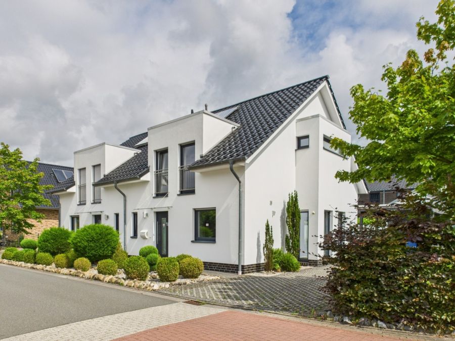 Thumbnail-Außergewöhnliches Haus Wohnung über 2 Etagen in ruhiger Lage von Metjendorf-Oldenburg, KFW 70-ModernCarportGarten Wohnen am Rande von Oldenburg