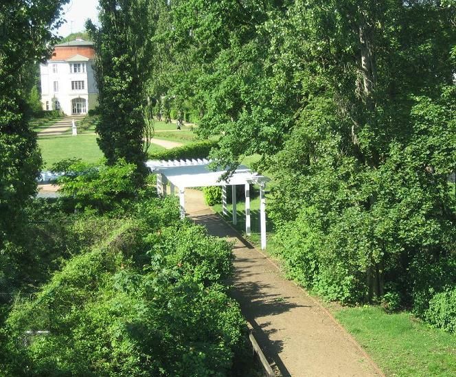 Thumbnail-Provisionsfrei* Modernisierte, voll möblierte 2-Zimmer-Wohnung mit Balkon & Top-Anbindung in Berlin-Lankwitz