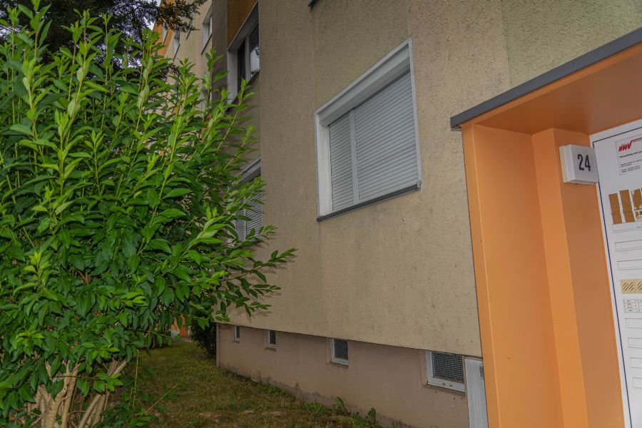 Thumbnail-2Raumwohnung mit Balkon, Waschmaschine und Küchenzeile. NEU Totalsanierung