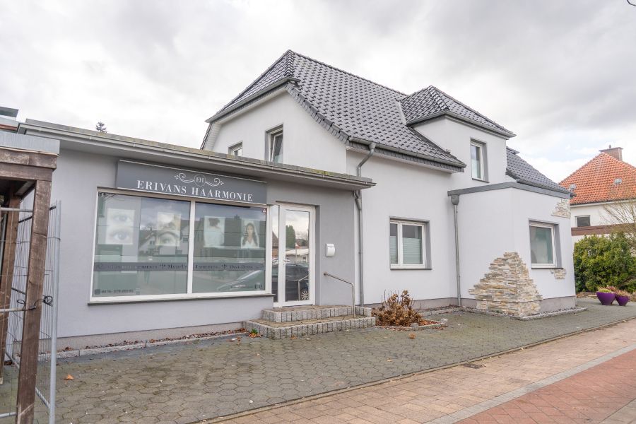 Thumbnail-Provisionsfrei* Geräumiges, zentralgelegenes 6-Zimmer Einfamilienhaus mit Gewerbeeinheit in Eilshausen