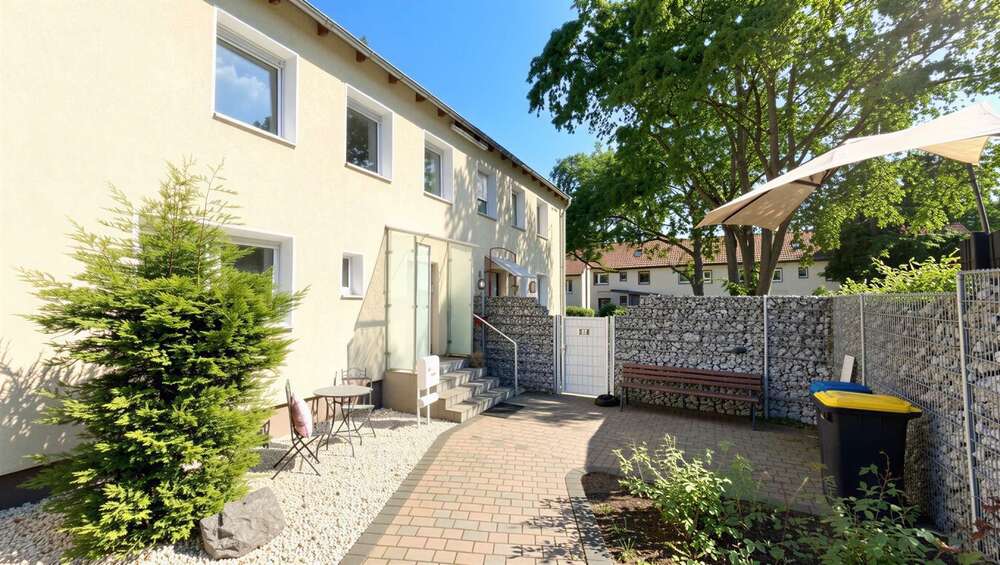 Thumbnail-Modernisiertes Reihenhaus mit Wellnessbad, Gäste-WC, Keller & 248 m² Grundstück